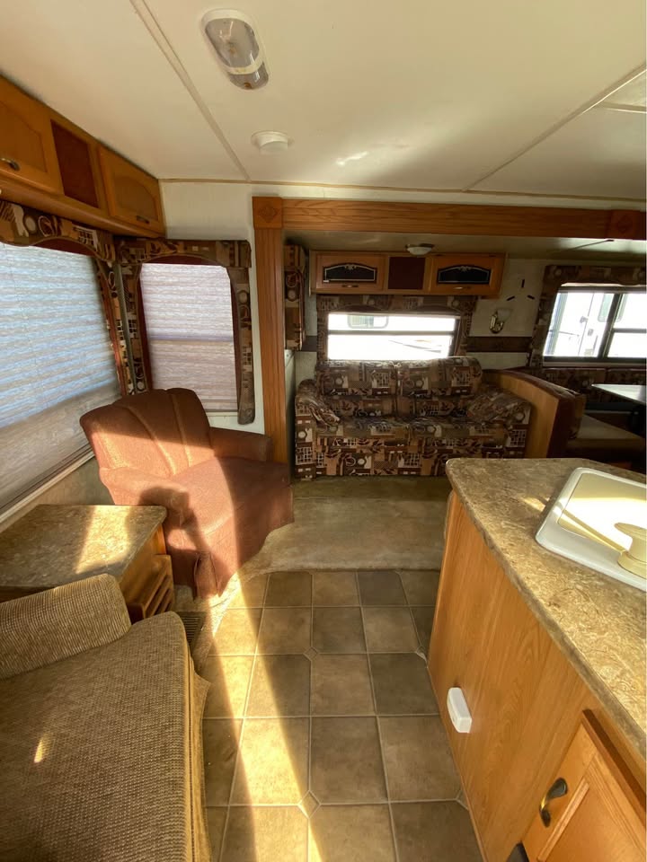 pristine Used 2009 Keystone RV Springdale 266 ready for delivery - gallery image 6 from Glenpool Camper Sales Tulsa area