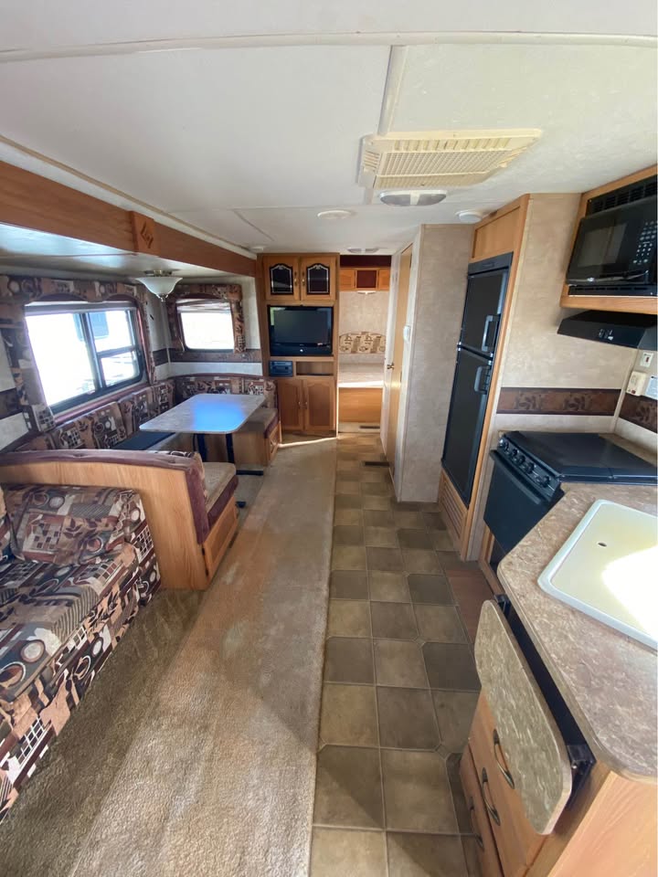 Used 2009 Keystone RV Springdale 266 dealer inventory - gallery image 7 stocked at Glenpool Camper Sales Tulsa area