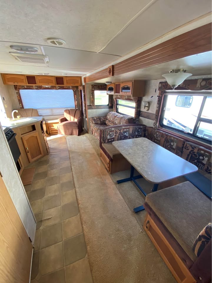 affordable Used 2009 Keystone RV Springdale 266 move-in ready - gallery image 10 showcased at Glenpool Camper Sales Tulsa area