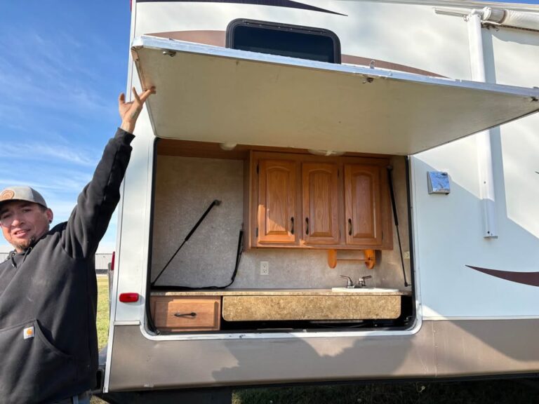 Used 2011 Keystone RV Copper Canyon FWBBHS Glenpool inventory - gallery image 13 featured at Glenpool Camper Sales near Tulsa