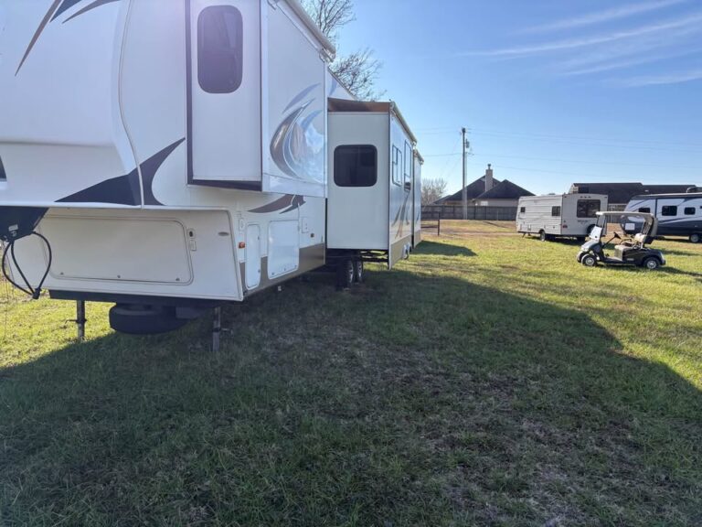 pristine Used 2011 Keystone RV Copper Canyon FWBBHS ready for delivery - gallery image 6 from Glenpool Camper Sales near Tulsa