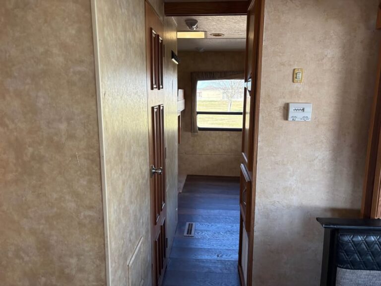 affordable Used 2010 Jayco Jayflight move-in ready - gallery image 10 showcased at Glenpool Camper Sales Glenpool