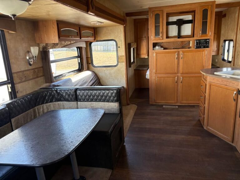 Used 2010 Jayco Jayflight dealer inventory - gallery image 7 stocked at Glenpool Camper Sales Glenpool