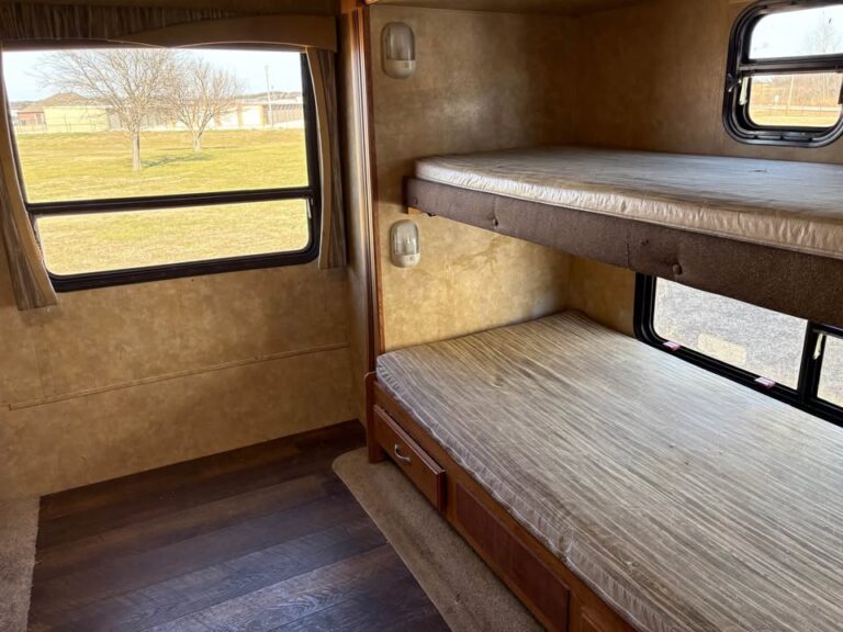 Used 2010 Jayco Jayflight dealership special - gallery image 9 featured at Glenpool Camper Sales Glenpool