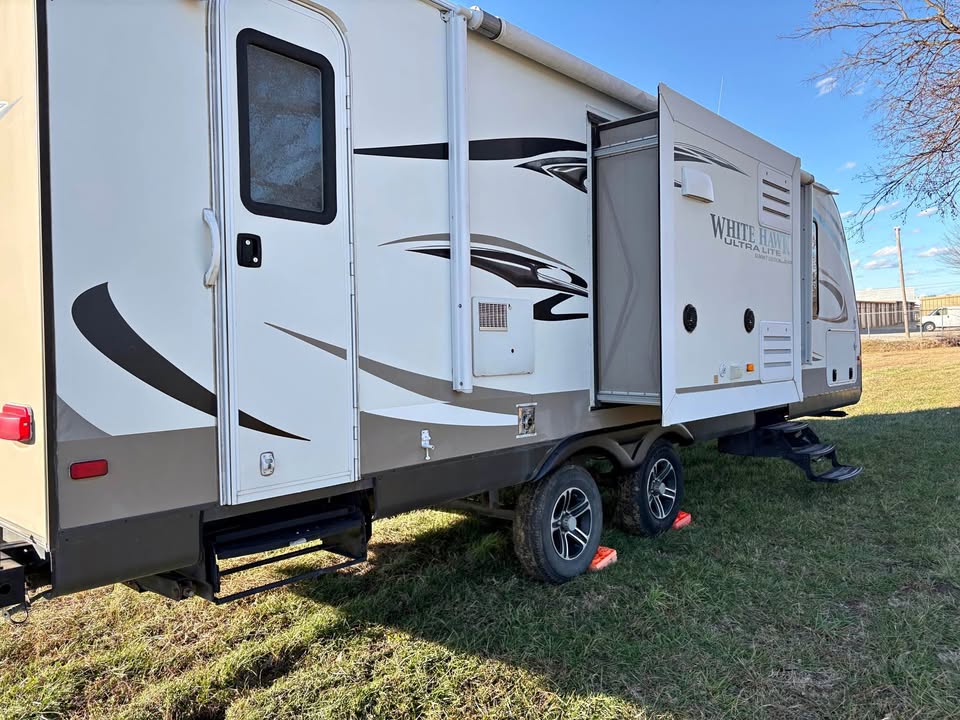 well-maintained Used 2014 Jayco White Hawk 27DSRB main photo at Glenpool Camper Sales near Tulsa