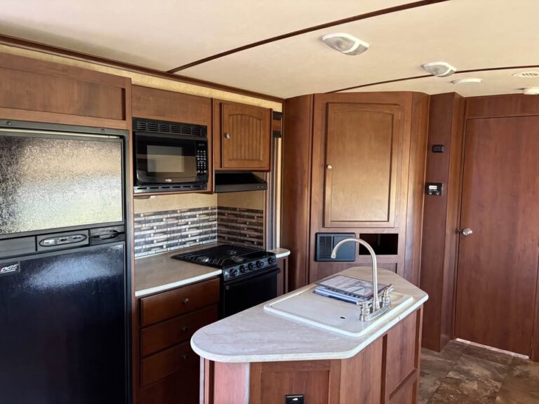 well-maintained Used 2014 Jayco White Hawk 27DSRB priced to sell - gallery image 8 offered by Glenpool Camper Sales near Tulsa
