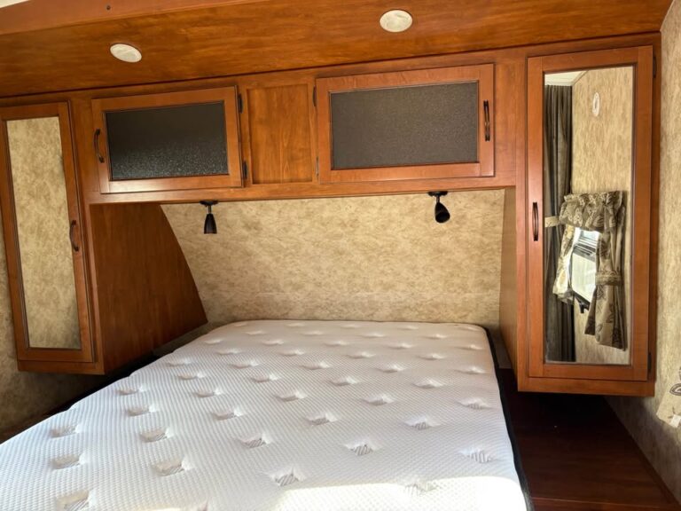 Used 2011 Keystone Bullet dealer inventory - gallery image 7 stocked at Glenpool Camper Sales Glenpool