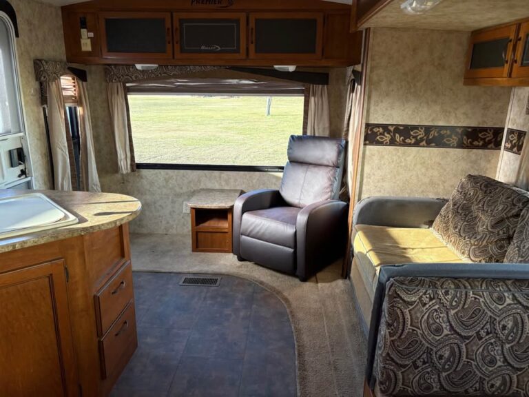 Tulsa area Used 2011 Keystone Bullet for sale - gallery image 12 located in Glenpool Camper Sales Glenpool