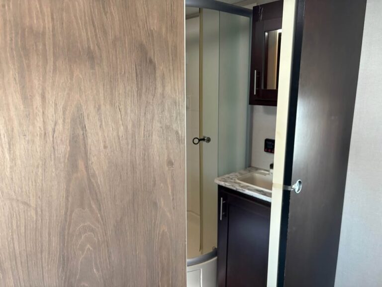 excellent Used 2017 KZ RV Sportman 241RLLE on sale - gallery image 4 available at Glenpool Camper Sales Tulsa Oklahoma