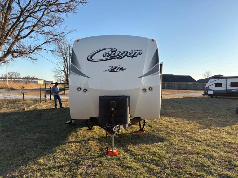 well-maintained Used 2017 Keystone Cougar 28RLS priced to sell - gallery image 8 offered by Glenpool Camper Sales Glenpool OK