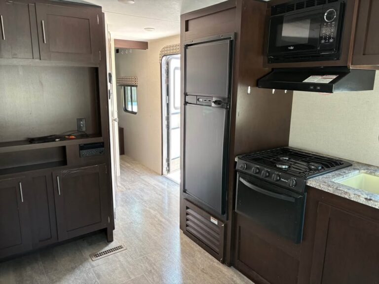 Used 2017 KZ RV Sportman 241RLLE dealer inventory - gallery image 7 stocked at Glenpool Camper Sales Tulsa Oklahoma