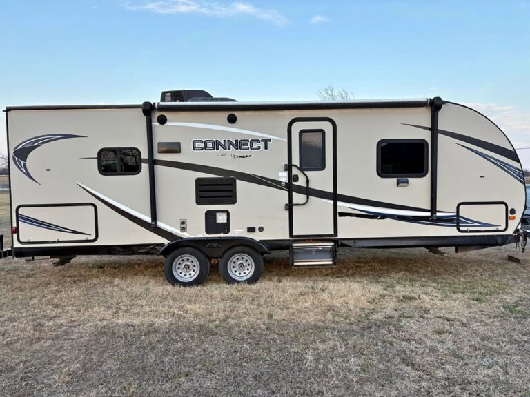 Used 2017 KZ RV Connect 241RLK for sale - comfortable RV at Glenpool Camper Sales near Tulsa