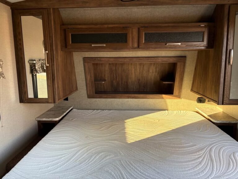 Used 2017 Keystone Cougar 28RLS Glenpool inventory - gallery image 13 featured at Glenpool Camper Sales Glenpool OK