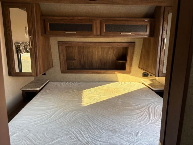 Oklahoma Used 2017 Keystone Cougar 28RLS dealership quality - gallery image 14 showcased in Glenpool Camper Sales Glenpool OK