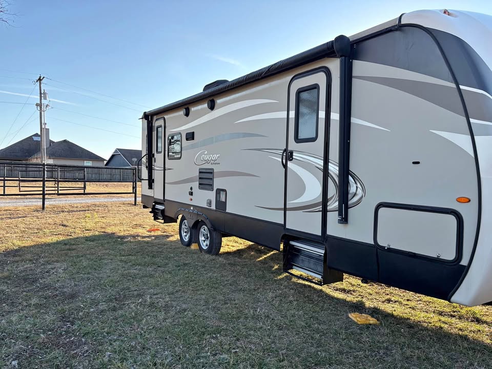 comfortable Used 2017 Keystone Cougar 28RLS main photo at Glenpool Camper Sales Glenpool OK