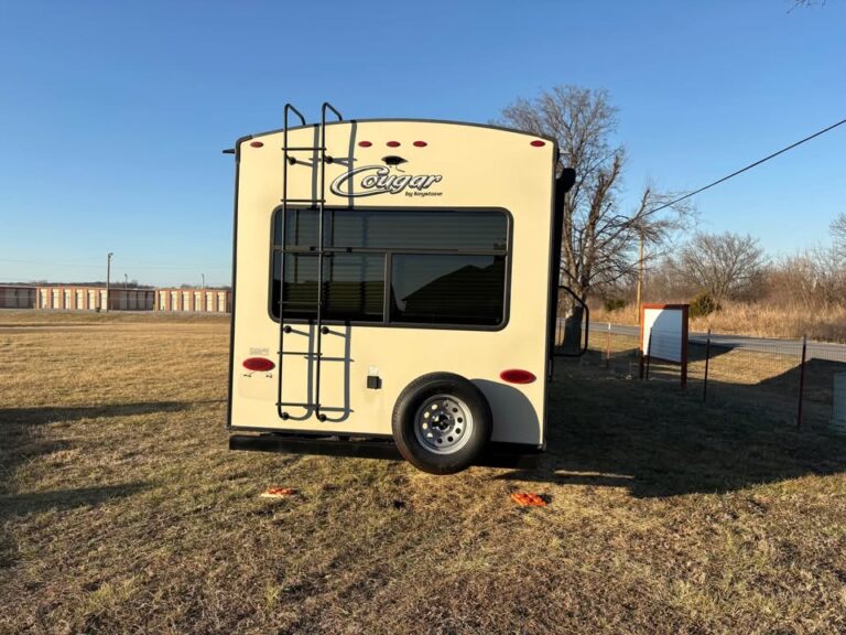 Used 2017 Keystone Cougar 28RLS near Tulsa for sale - gallery image 15 offered by Glenpool Camper Sales Glenpool OK