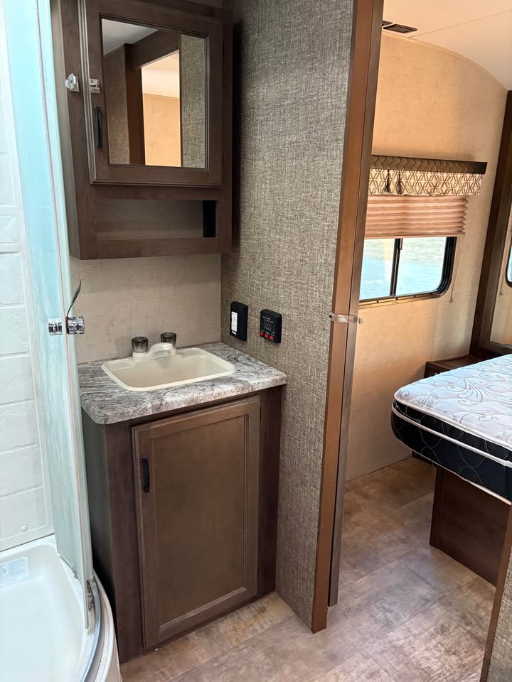 pristine Used 2017 KZ RV Connect 241RLK ready for delivery - gallery image 6 from Glenpool Camper Sales near Tulsa