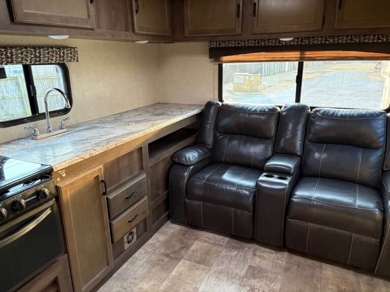 Used 2017 KZ RV Connect 241RLK dealer inventory - gallery image 7 stocked at Glenpool Camper Sales near Tulsa
