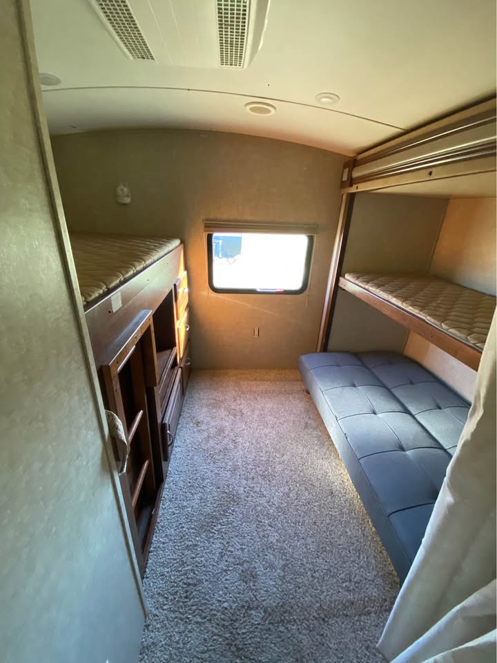 affordable Used 2014 Keystone Laredo 320TG move-in ready - gallery image 10 showcased at Glenpool Camper Sales Glenpool OK