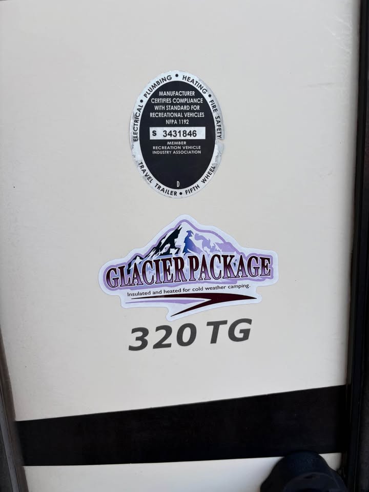 Used 2014 Keystone Laredo 320TG for sale - gallery image 16 at Glenpool Camper Sales Glenpool OK