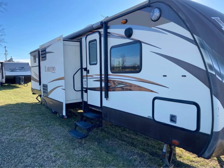 Used 2014 Keystone Laredo 320TG for sale - well-maintained RV at Glenpool Camper Sales Glenpool OK