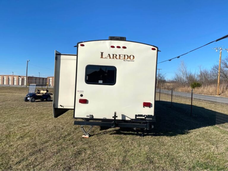 excellent Used 2014 Keystone Laredo 320TG on sale - gallery image 4 available at Glenpool Camper Sales Glenpool OK