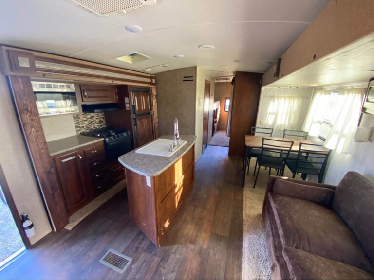 well-maintained Used 2014 Keystone Laredo 320TG priced to sell - gallery image 8 offered by Glenpool Camper Sales Glenpool OK