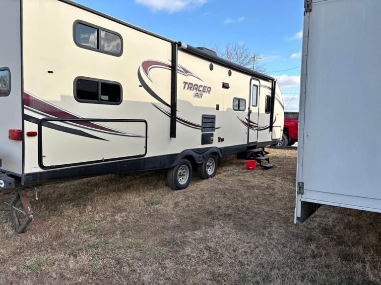 Used 2017 Forest River Tracer Air 275 for sale - comfortable RV at Glenpool Camper Sales Tulsa area