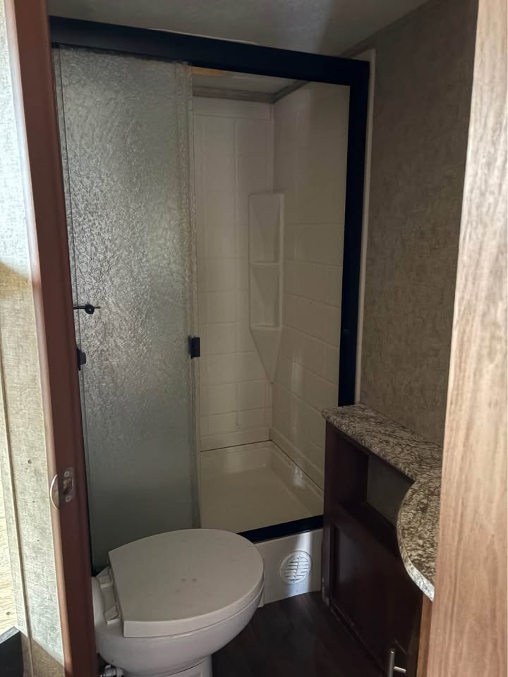 Used 2017 Forest River Tracer Air 275 Glenpool inventory - gallery image 13 featured at Glenpool Camper Sales Tulsa area