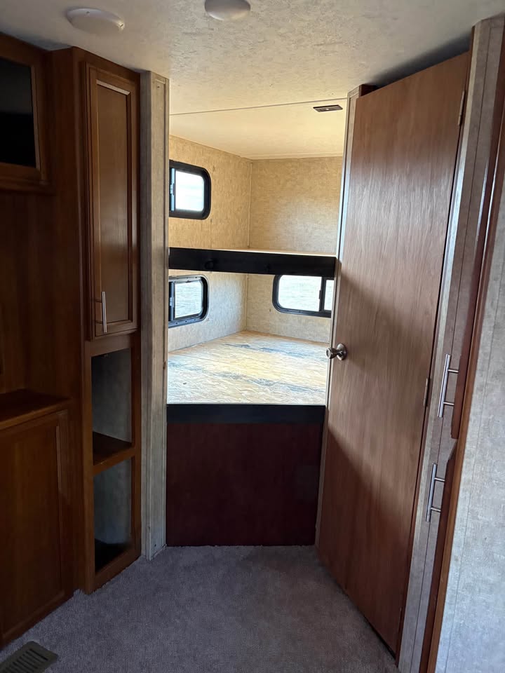 Oklahoma Used 2017 Forest River Tracer Air 275 dealership quality - gallery image 14 showcased in Glenpool Camper Sales Tulsa area