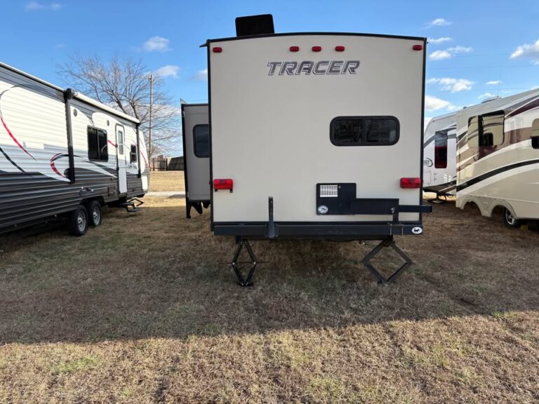 Used 2017 Forest River Tracer Air 275 in stock - gallery image 3 located in Glenpool Camper Sales Tulsa area