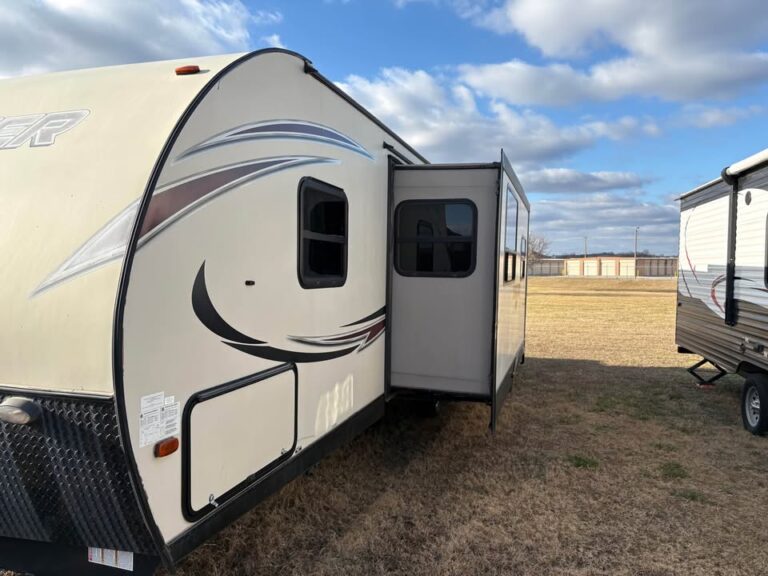 excellent Used 2017 Forest River Tracer Air 275 on sale - gallery image 4 available at Glenpool Camper Sales Tulsa area