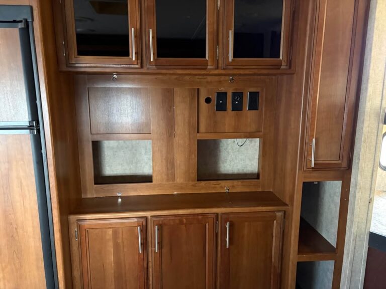 well-maintained Used 2017 Forest River Tracer Air 275 priced to sell - gallery image 8 offered by Glenpool Camper Sales Tulsa area