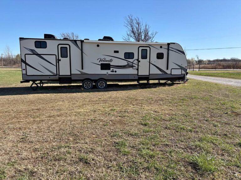 Used 2017 Keystone Volante 33SB for sale - comfortable RV at Glenpool Camper Sales Oklahoma RV dealer