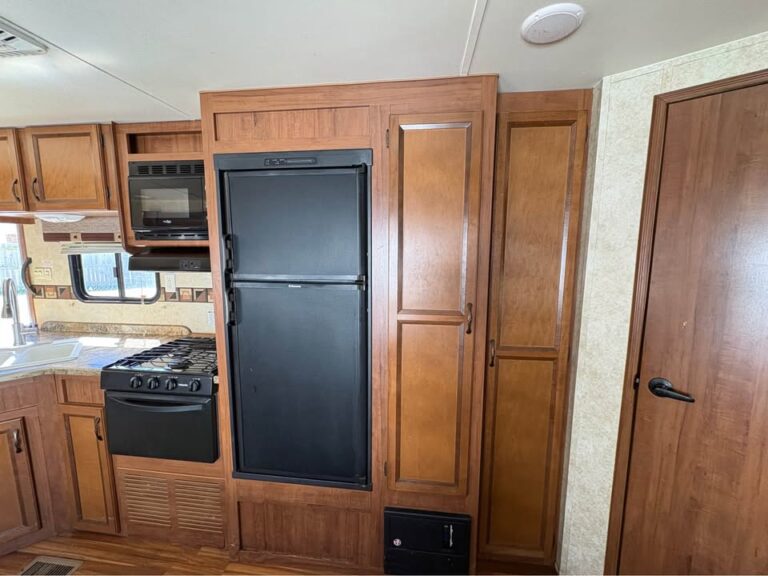 affordable Used 2014 Gulf Stream RV Conquest 278DDS  move-in ready - gallery image 10 showcased at Glenpool Camper Sales Tulsa Oklahoma