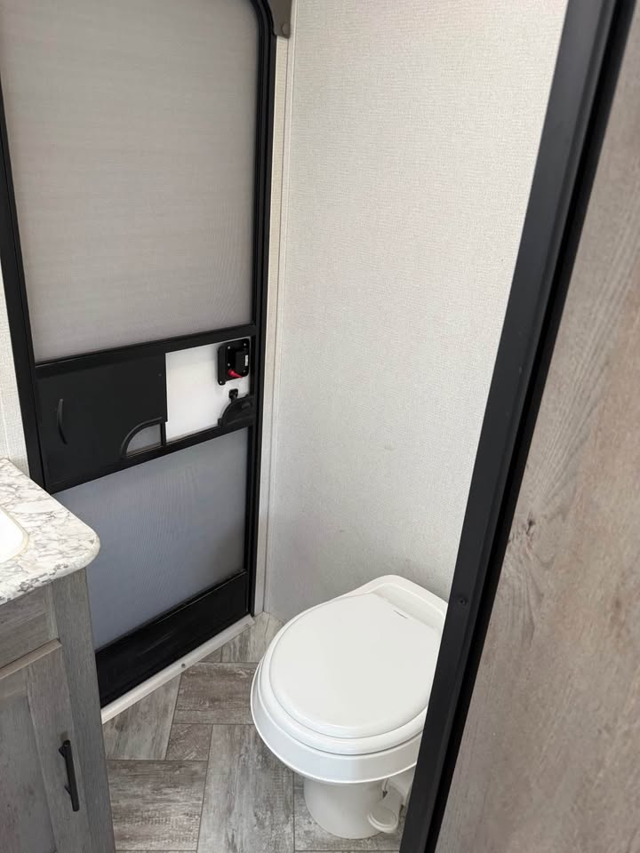 affordable Used 2020 Keystone Springdale 303BH move-in ready - gallery image 10 showcased at Glenpool Camper Sales Glenpool OK