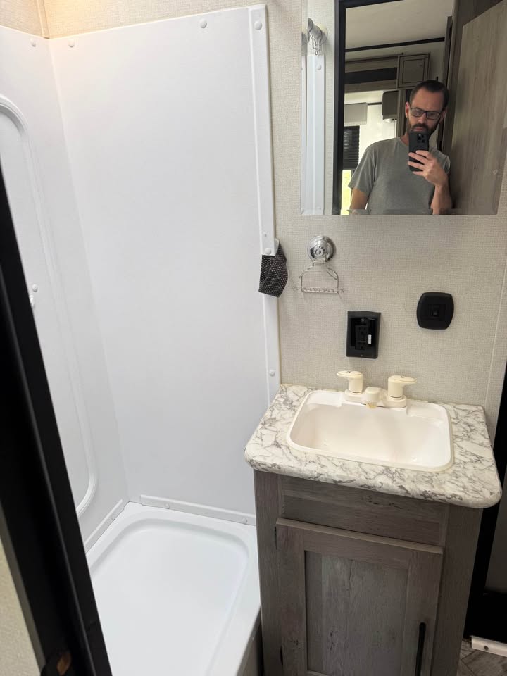 Used 2020 Keystone Springdale 303BH Oklahoma dealer special - gallery image 11 available in Glenpool Camper Sales Glenpool OK