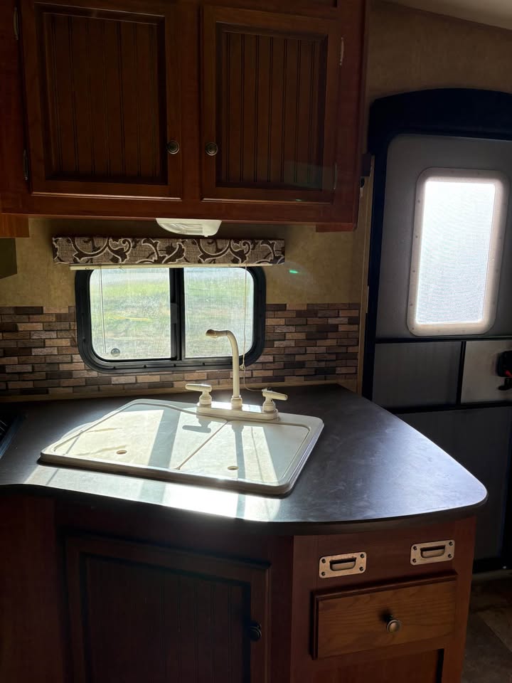 Used 2012 Jayco Eagle RLS Oklahoma dealer special - gallery image 11 available in Glenpool Camper Sales Tulsa area