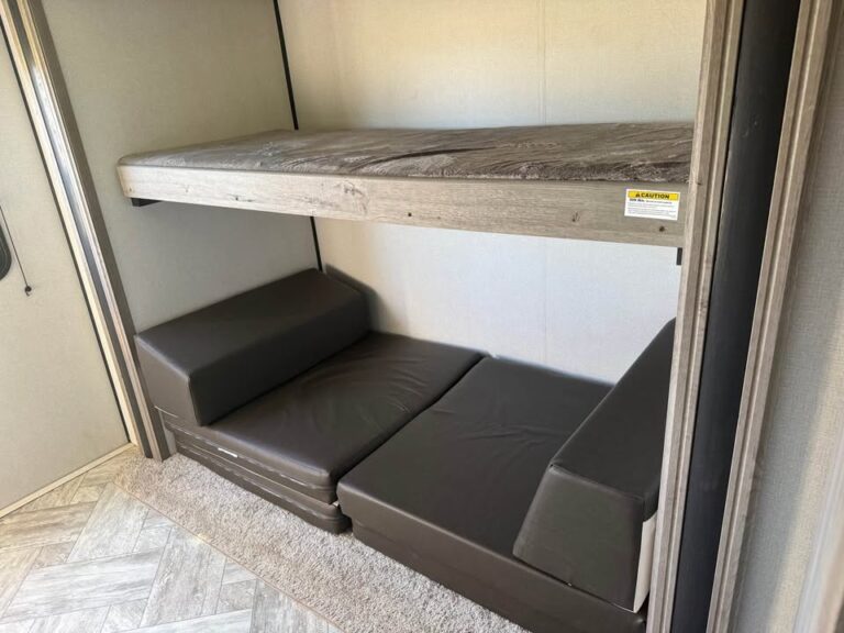 Tulsa area Used 2020 Keystone Springdale 303BH for sale - gallery image 12 located in Glenpool Camper Sales Glenpool OK