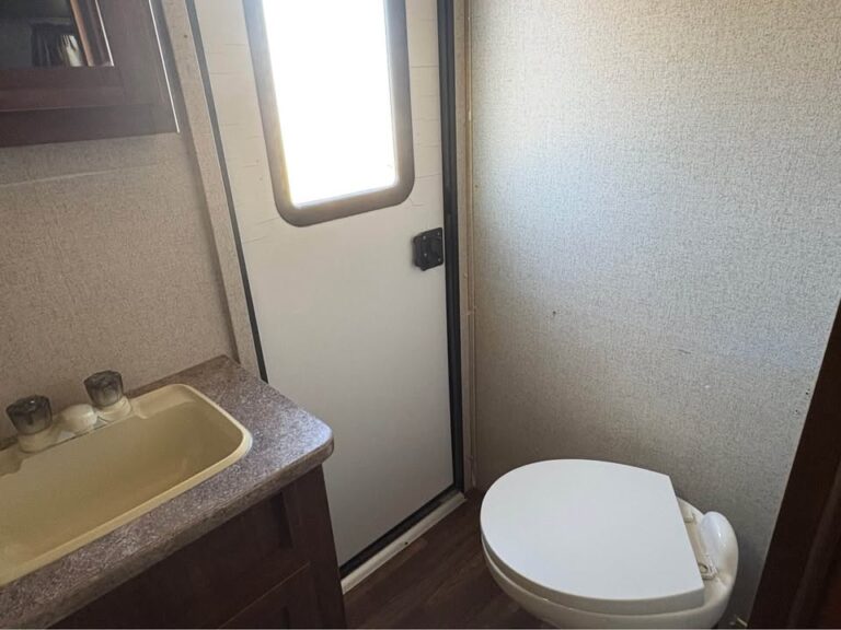 Tulsa area Used 2017 Keystone Volante 33SB for sale - gallery image 12 located in Glenpool Camper Sales Oklahoma RV dealer