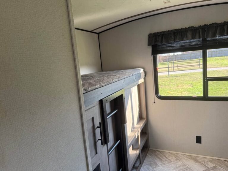 Used 2020 Keystone Springdale 303BH Glenpool inventory - gallery image 13 featured at Glenpool Camper Sales Glenpool OK