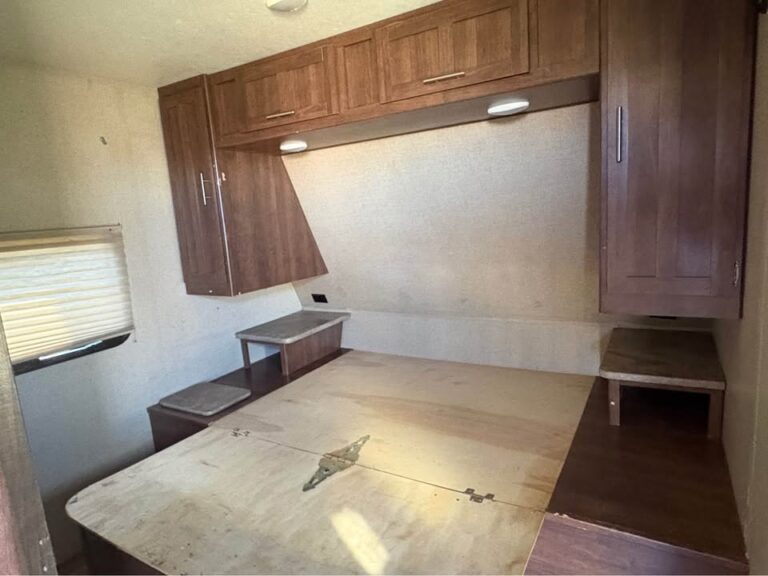 Used 2017 Keystone Volante 33SB Glenpool inventory - gallery image 13 featured at Glenpool Camper Sales Oklahoma RV dealer
