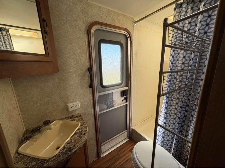 Used 2014 Gulf Stream RV Conquest 278DDS  Glenpool inventory - gallery image 13 featured at Glenpool Camper Sales Tulsa Oklahoma