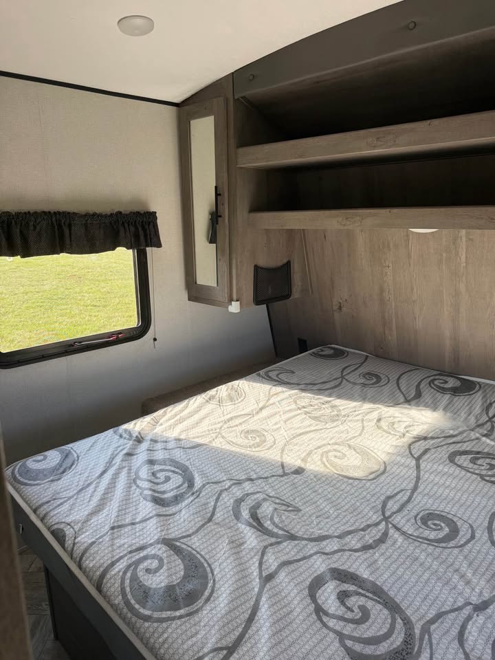Oklahoma Used 2020 Keystone Springdale 303BH dealership quality - gallery image 14 showcased in Glenpool Camper Sales Glenpool OK