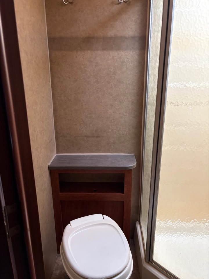 Oklahoma Used 2012 Jayco Eagle RLS dealership quality - gallery image 14 showcased in Glenpool Camper Sales Tulsa area