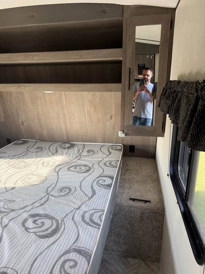 Used 2020 Keystone Springdale 303BH near Tulsa for sale - gallery image 15 offered by Glenpool Camper Sales Glenpool OK