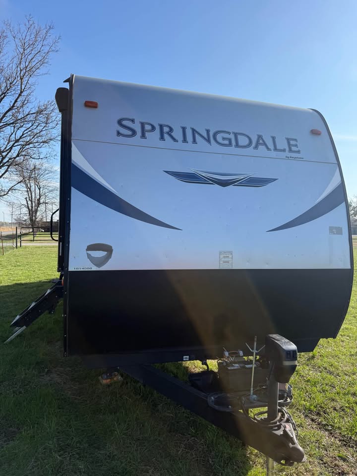 excellent Used 2020 Keystone Springdale 303BH on sale - gallery image 4 available at Glenpool Camper Sales Glenpool OK