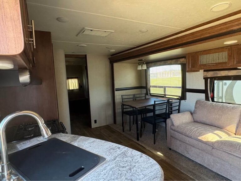 Used 2017 Keystone Volante 33SB dealer inventory - gallery image 7 stocked at Glenpool Camper Sales Oklahoma RV dealer