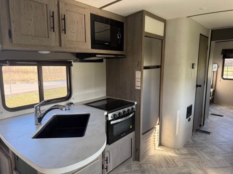 Used 2020 Keystone Springdale 303BH dealer inventory - gallery image 7 stocked at Glenpool Camper Sales Glenpool OK