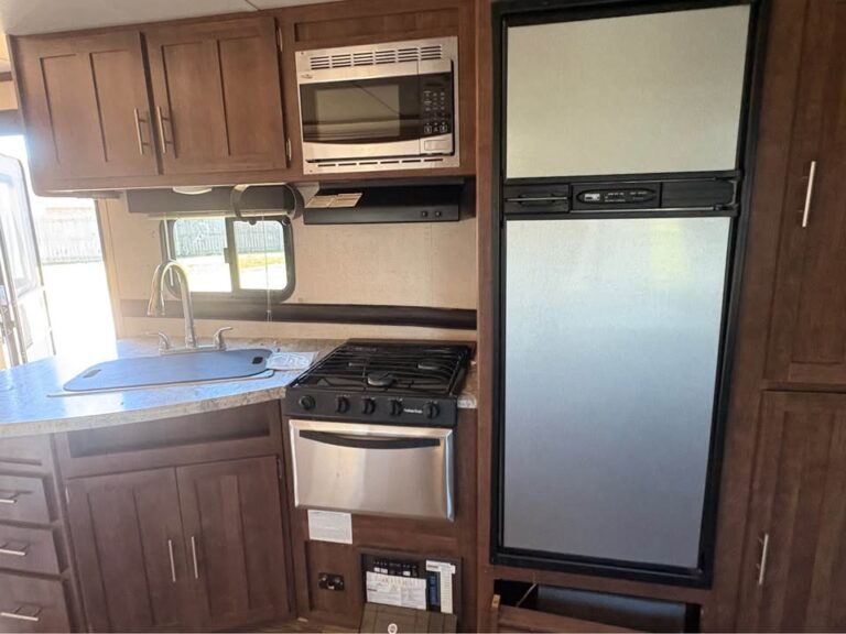 well-maintained Used 2017 Keystone Volante 33SB priced to sell - gallery image 8 offered by Glenpool Camper Sales Oklahoma RV dealer